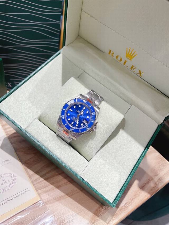 特价 Rolex劳力士 蓝水鬼 机械机芯 精钢市场高版本 凭借正品买版、表径39Mm不断改进的钻研精神，特别是五大神器的业界认可，表径目前销量一直成上升趋势专柜