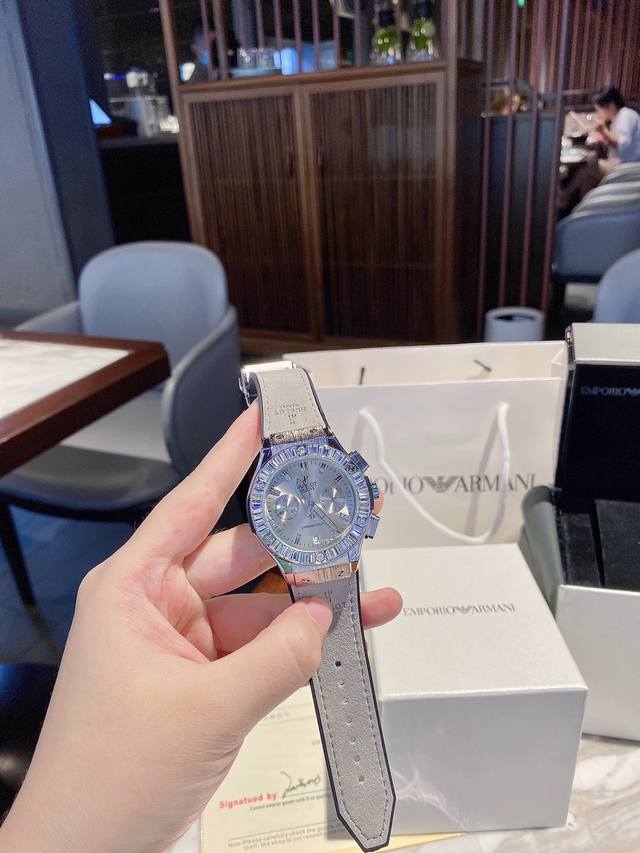 Hublot恒宝-宇舶计时就是要颠覆一切规则！宇舶勇敢表达爱意的时刻！Hublot 为您准备好了爱的表白礼物！为您爱的人献上一份满满的爱意与惊喜！在此特别推出b