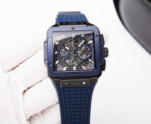 白 . 金20 Hublot 恒宝 秉承“敢为先锋，独树一帜”的品牌理念，推出新款宇舶表square Bang Unico系列 独特的方形设计表盘 采用进口机芯