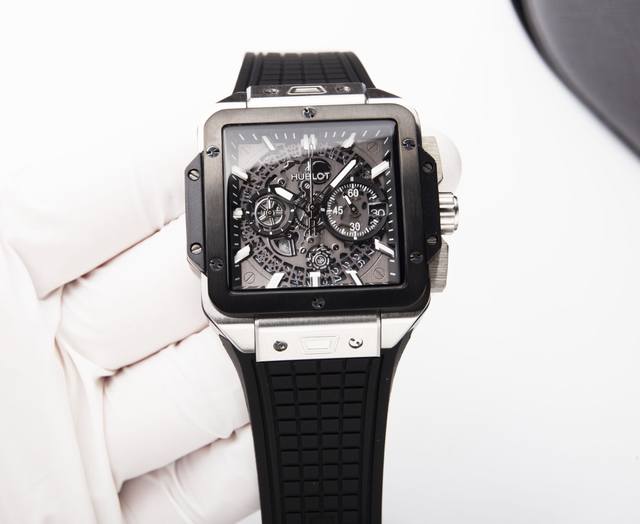 白 . 金20 Hublot 恒宝 秉承“敢为先锋，独树一帜”的品牌理念，推出新款宇舶表square Bang Unico系列 独特的方形设计表盘 采用进口机芯