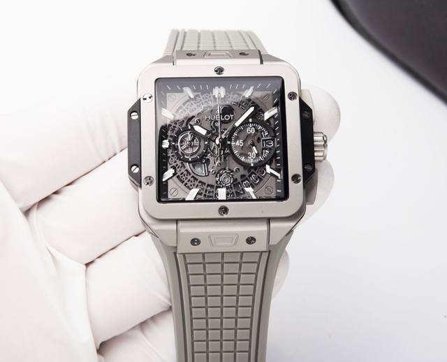 白 .金20 Hublot 恒宝 秉承“敢为先锋，独树一帜”的品牌理念，推出新款宇舶表square Bang Unico系列 独特的方形设计表盘 采用进口机芯v