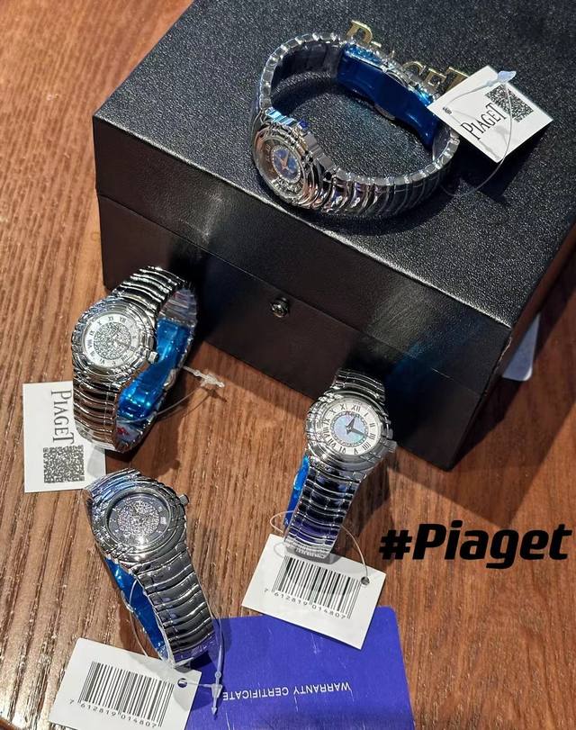 1990年伯爵 Piaget 由表坛珠宝大师发展成为珠宝巨擘，推出tanagra系列，缪斯女神piaget Tanagra伯爵贝母盘钻石刻度黄金表带款。伯爵的珠