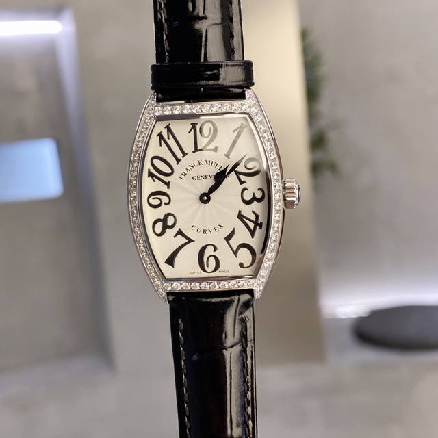 白壳 金壳 Franck Muller 法兰克穆勒 Fm 法穆兰 酒桶形女士石英腕表 316精钢cnc加工抛光表壳 底盖与表壳无缝拼接 底盖拉丝细腻 字体雕刻清