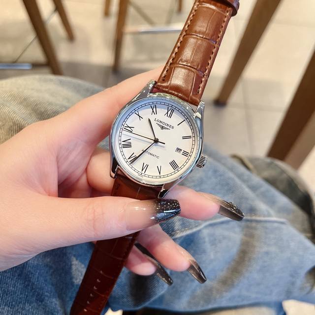 独家新字面 品牌:浪琴-Longines，经典爆款男士机械腕表，手表整体设计简约大方，休闲商务均适合佩戴，表盘直径:40Mm，厚度：11.5Mm，搭配自动机械机