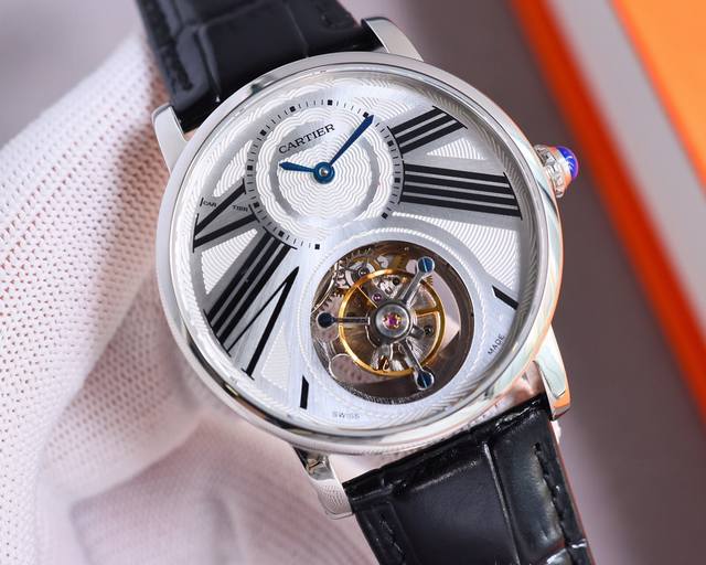 统一价： 卡地亚rotonde De Cartier Tourbillon Cadran Love陀飞轮腕表表壳精炼，为充满想象力的设计师提供了承载机械部件的理