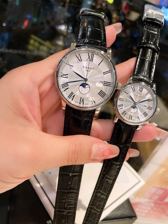 白 .金 钢带10 天梭tissot 全新卡森臻我系列情侣对表隆重登场 臻我 寓意每时每刻做真实的自己。每一种身份，皆是兴之所至。每一年真我，都独具魅力。佩戴卡