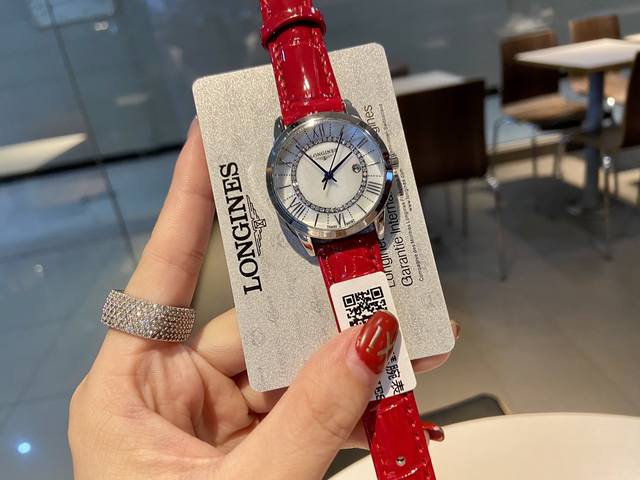 浪琴 Longines 系列腕表。简约时尚、最佳单品。进口石英机芯，纯天然珍珠贝母表盘，搭配经典三针设计、 3字位日历星期显示，双卜拱形抗耐磨玻璃，原装蝴蝶扣牛