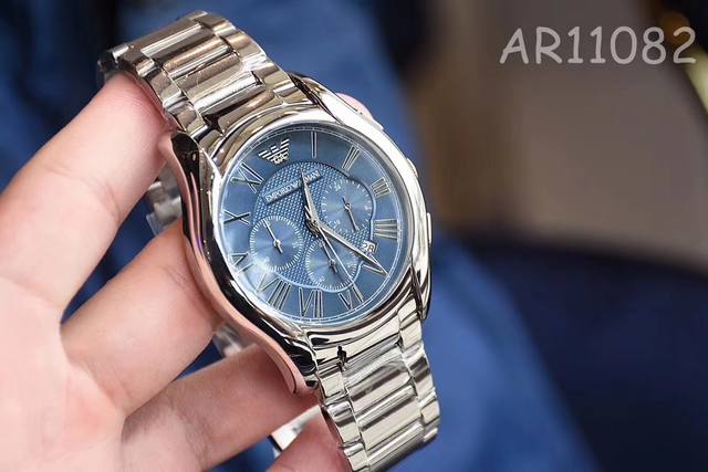 阿玛尼armani 型号：Ar11081 表镜：强化矿物质玻璃 表带：316L精钢 表扣：双按扣 尺寸：43Mm*12Mm 绅士多功能罗马表盘 复古风壳身诠释大