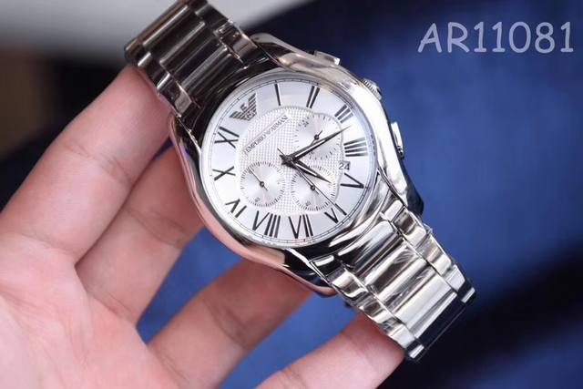 阿玛尼armani 型号：Ar11081 表镜：强化矿物质玻璃 表带：316L精钢 表扣：双按扣 尺寸：43Mm*12Mm 绅士多功能罗马表盘 复古风壳身诠释大