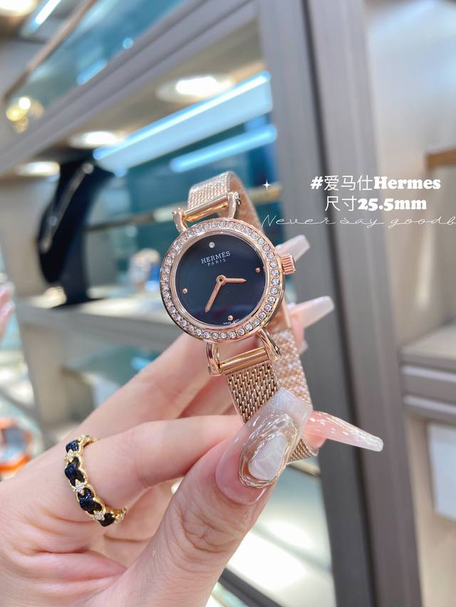 网带 爱马仕hermes Paris 奢华腕表,引领风格,超越时代,设计与精湛的非凡工艺,倍受各界潮流高贵的青睐,该腕表采用珠式表带，尽显柔美优雅魅力，成为爱马