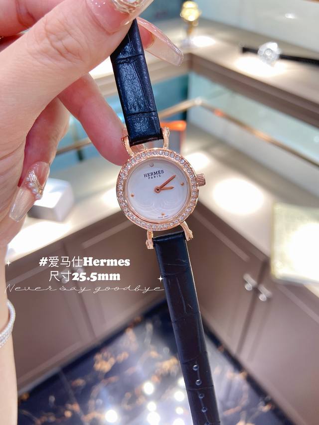 皮带 爱马仕hermes Paris 奢华腕表,引领风格,超越时代,设计与精湛的非凡工艺,倍受各界潮流高贵的青睐,该腕表采用珠式表带，尽显柔美优雅魅力，成为爱马