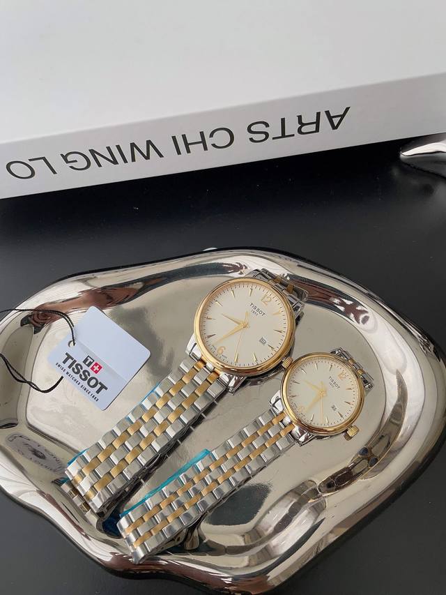 白 金 钢带10 天梭tissot 全新卡森臻我系列情侣对表，刘亦菲黄晓明倾情代言。臻我 寓意每时每刻做真实的自己。每一种身份，皆是兴之所至。每一年真我，都独具