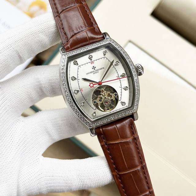 江诗丹顿-Vacheron Constantin精品男士腕表尊贵大气，绅士风范，卓越品质，热卖全城。采用全自动机芯，顶级316精钢表壳表带，矿物质超强镜面，尺寸