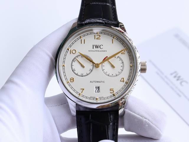 白壳 金壳 万国-Iwc 萄七 匠心制作 强烈推荐 隆重登场。简约商务的设计之下，蕴含一丝浓郁的复古情怀 机芯 搭载全自动进口机械， 走时精准，动力储备强劲 表