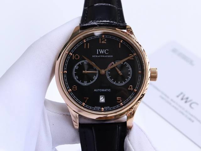 白壳 金壳 万国-Iwc 萄七 匠心制作 强烈推荐 隆重登场。简约商务的设计之下，蕴含一丝浓郁的复古情怀 机芯 搭载全自动进口机械， 走时精准，动力储备强劲 表