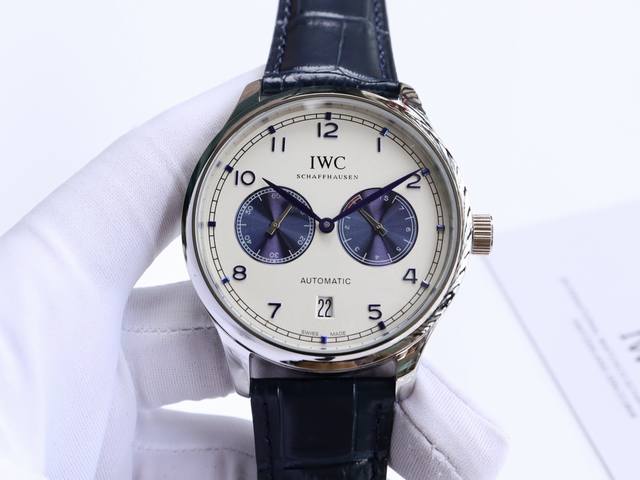 白壳 金壳 万国-Iwc 萄七 匠心制作 强烈推荐 隆重登场。简约商务的设计之下，蕴含一丝浓郁的复古情怀 机芯 搭载全自动进口机械， 走时精准，动力储备强劲 表