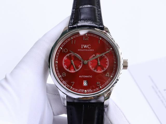 白壳 金壳 万国-Iwc 萄七 匠心制作 强烈推荐 隆重登场。简约商务的设计之下，蕴含一丝浓郁的复古情怀 机芯 搭载全自动进口机械， 走时精准，动力储备强劲 表