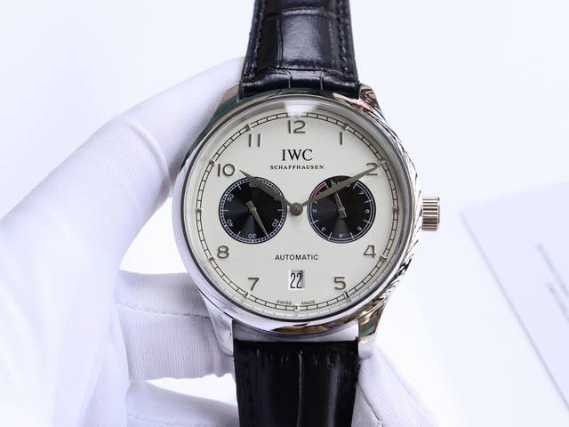 白壳 金壳 万国-Iwc 萄七 匠心制作 强烈推荐 隆重登场。简约商务的设计之下，蕴含一丝浓郁的复古情怀 机芯 搭载全自动进口机械， 走时精准，动力储备强劲 表