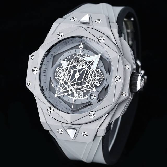 全新爆品hublot宇舶表全新big Bang Sang Bleu Ii刺青二代腕表 恒宝最热门款 史上最复杂钢壳工艺重大突破 运用立体几何图形，呈现出精妙的浮