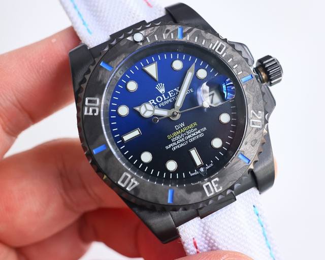 统一价： 新品首发劳力士rolex Diw Submariner Parakeet 新品定制款sub水鬼，完美呈现！ 1：特别定制碳纤维圈口、渐变绿表盘，Diw