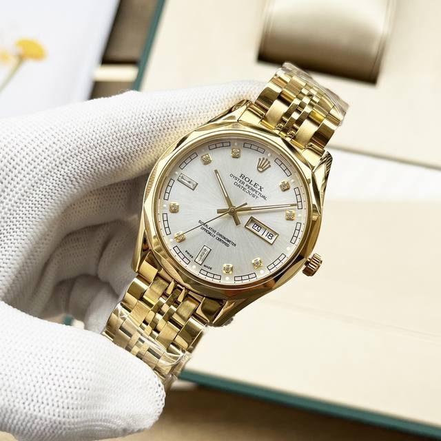 劳力士-Rolex精品男士腕表 大双历设计。绅士风范，卓越品质，热卖全城。采用进口西铁城机芯，顶级316精钢表壳，矿物质超强镜面，尺寸42Mmad出品 精品不断