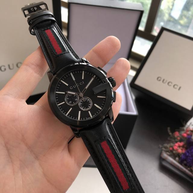 白 金 古驰 Gucci G-Chrono系列皮革男士，43*9Mm，316精钢表壳，精钢镀膜玻璃，进口多功能机芯，原装按扣，原单品质；