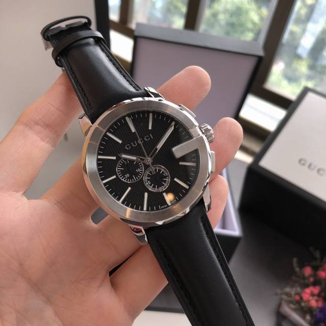 白 金 古驰 Gucci G-Chrono系列皮革男士，43*9Mm，316精钢表壳，精钢镀膜玻璃，进口多功能机芯，原装按扣，原单品质；