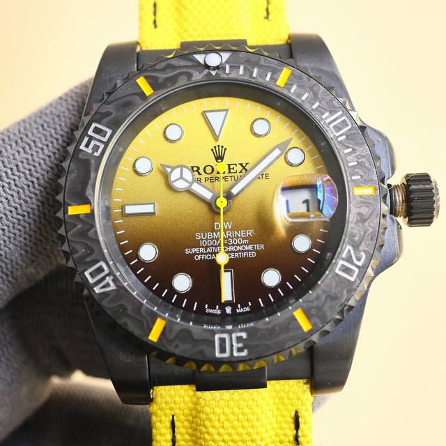 Bobo新品首发劳力士rolex Diw Submariner Parakeet 新品定制款sub水鬼，完美呈现！ 1：特别定制碳纤维圈口、渐变绿表盘，Diw赋