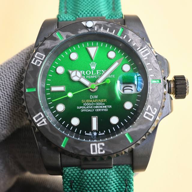 Bobo新品首发劳力士rolex Diw Submariner Parakeet 新品定制款sub水鬼，完美呈现！ 1：特别定制碳纤维圈口、渐变绿表盘，Diw赋