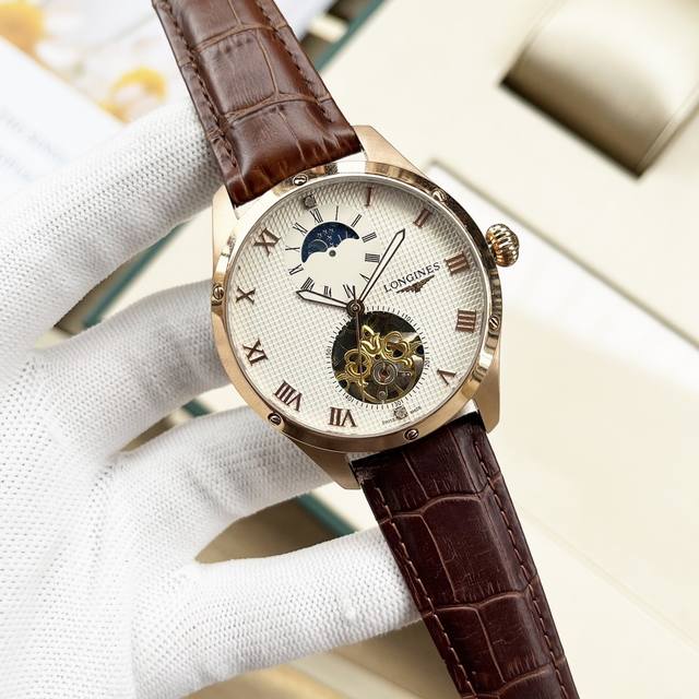 浪琴-Longines 精品男士腕表全新多功能设计，尊贵大气，绅士风范，卓越品质，热卖全城。采用全自动机械机芯，顶级316精钢表壳，矿物质超强镜面，尺寸42Mm