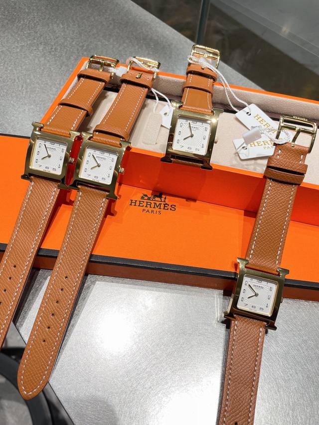 图片26Mm Hermes 爱马仕 Heure H系列 2022香港dfs环球免税店亮丽的颜色表带环绕独特的“H”型表壳，白色天然贝母数字面，纯手工打磨而成，采