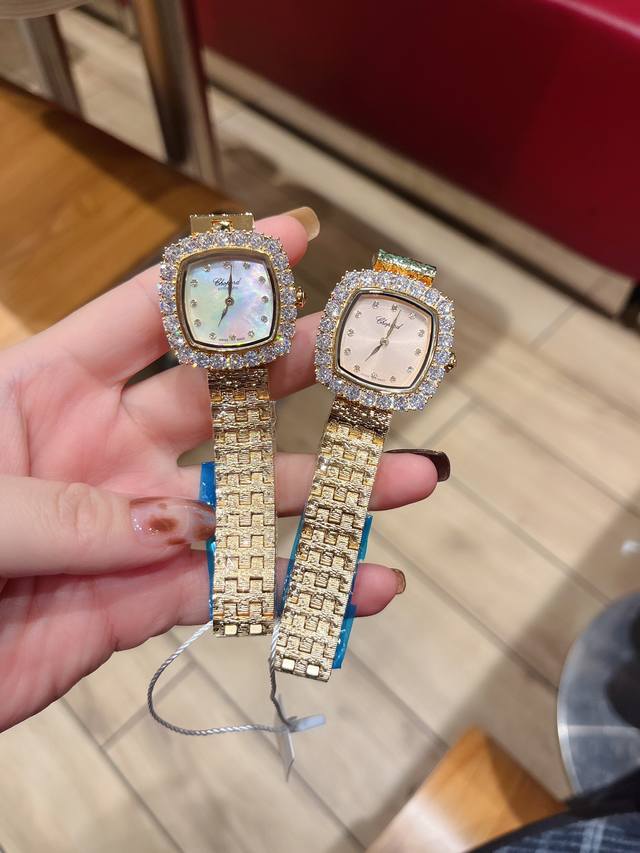 皮 钢带 金白同价 萧邦chopard 全新高级珠宝系列腕表，18K白金.玫瑰金，镶饰24颗马眼型切割美钻 约3.84克拉 是高级珠宝制作的一大挑战；钻石散发的