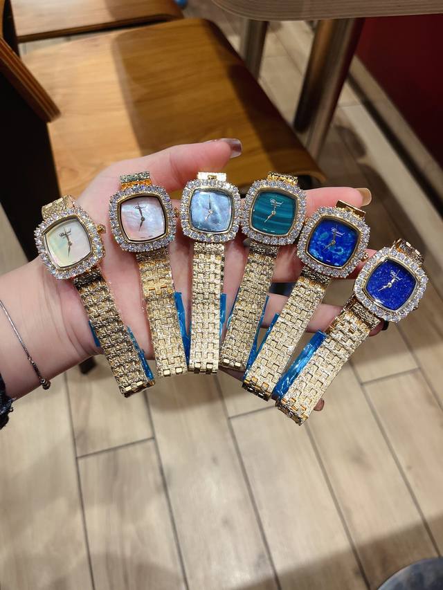 皮 钢带 金白同价 萧邦chopard 全新高级珠宝系列腕表，18K白金.玫瑰金，镶饰24颗马眼型切割美钻 约3.84克拉 是高级珠宝制作的一大挑战；钻石散发的