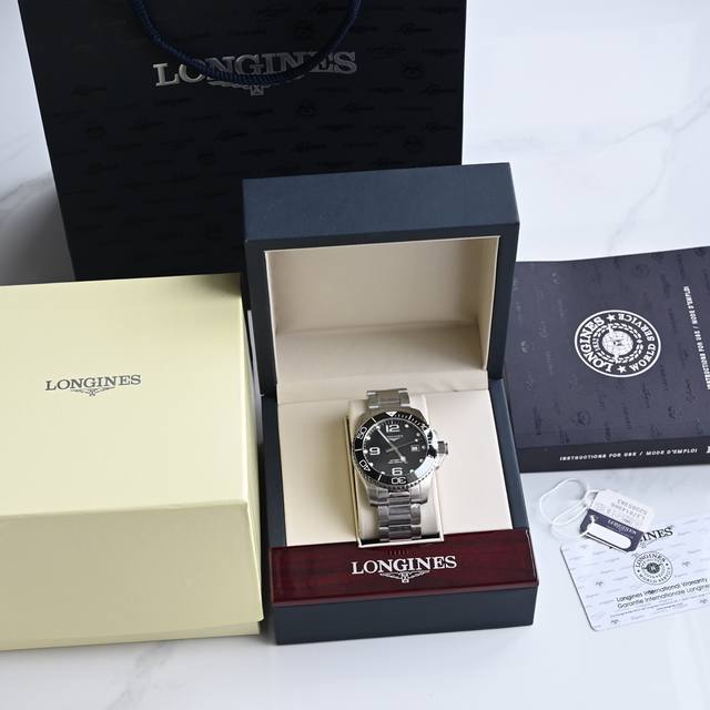 浪琴-Longines，康卡斯潜水系列男士腕表，浪琴中的水鬼，防水达300米，表径43Mm，自动机械2824机芯型号s T 1900，后盖原装壳套、简约时尚，商