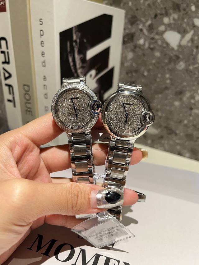 金 钻圈20 Ballon Bleu De Cartier卡地亚蓝气球腕表奢华系列，百搭尺寸33Mm，简约又别具品味，摒弃了现代盛行的繁复华丽的修饰，以简约重新