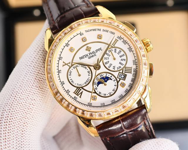 金 钻+50。 百达翡丽patek Philippe惊艳登场，42毫米的表径适配大众男性手寸，非常商务可亦休闲。整表表壳手工雕刻花纹，视觉冲击力强，令人过目不忘