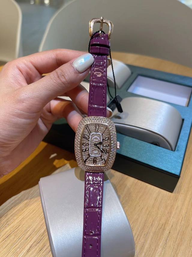 Franck Muller 法兰克穆勒 Fm 法穆兰 酒桶形女士石英腕表 Cnc加工抛光表壳 经典之作！满天星字面和彩色款彩色字面 上手效果真的拒绝不了，一整个