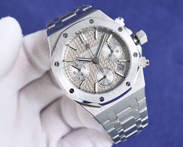 热门爱彼Audemars piguet 光 、纹光 、钻+100 目前最高机械机芯版本正品是机械！机械！不要花冤枉钱买了个石英！ AP皇家橡树系列计时腕表、真正