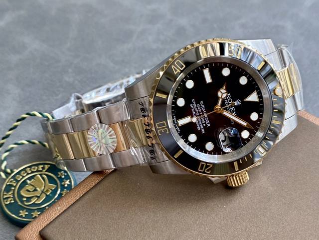 SK Factory 劳力士Rolex 间金黑水鬼SUB潜航者 直径 40mm 机芯 搭载全自动机械机芯 圈口 陶瓷圈口 镜面 防刮蓝宝石玻璃镜面 材质 进口3