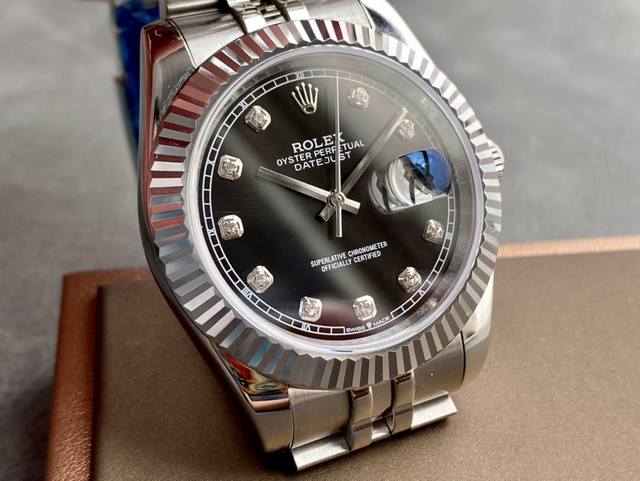 SK厂 劳力士Rolex 单历 日志型系列 41mm 直径 41mm 机芯 搭载全自动机械机芯 圈口 劳力士RingCommand三角坑纹 光圈 镜面 防刮蓝宝