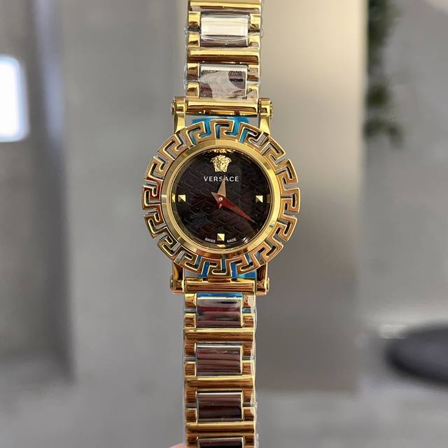 FFF金 新款 范思哲 VERSACE GRECA GLAM系列，表径30mm，原装瑞士756机芯，镂空回纹表圈，步入范思哲迷宫妙境，希腊回纹穿梭延绵，在表圈与