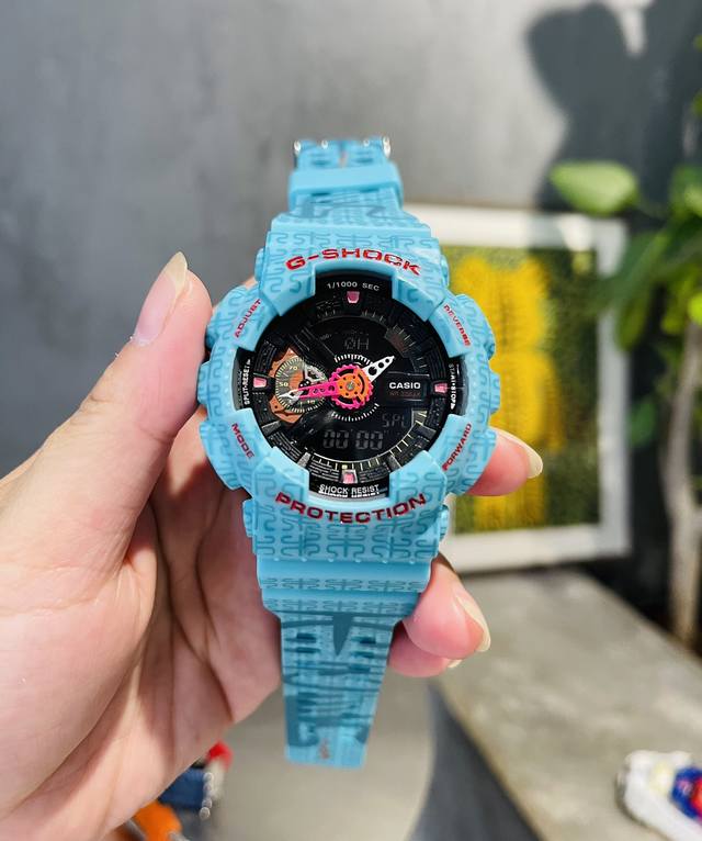 卡西欧GA-110 销冠款G-SHOCK 经典防震表盘设计 45度自动抬手亮灯功能配合冲击视觉的强烈色彩 LCD液晶显示盘精确到1 1000秒的秒表计速功能 防