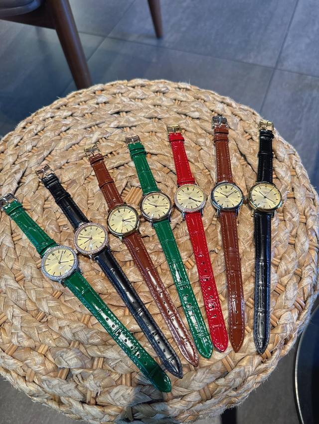 FFF金 钢带+20 钻+30 浪琴-LONGINES. 最新情侣款携手而来，简约精致，品质精湛，热卖全城，采用进口石英机芯，顶级316精钢表壳，进口小牛皮表带