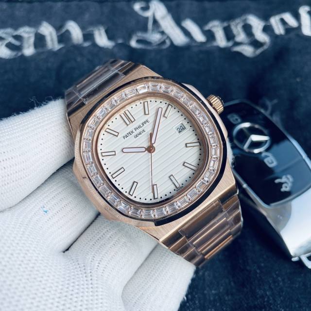 白壳 ，金壳 ，方钻+50 品牌：PATEK PHILIPPE 百达翡丽 系列: 优运雅动系列鹦鹉螺，钢表之王 机芯: 搭载顶级进口机械机芯 卖点: 钢带中珠钻