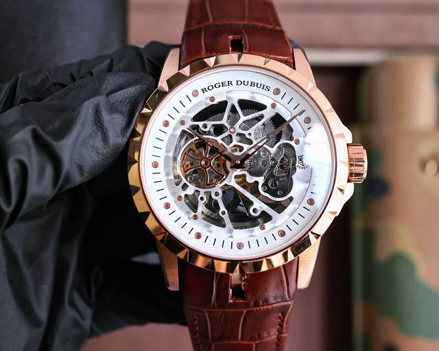 白壳 玫黑 罗杰 杜彼 ROGER DUBUIS 豪爵 Excalibur 王者系列 自动上链机芯，表壳：46毫米 , Sapphire crystal Car