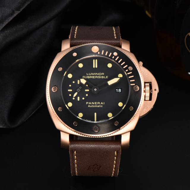 沛纳海--Panerai 类型：男士顶级腕表 机芯：有全自动上海机械机芯 表壳：316L精钢表壳 镜面：矿物强化防摔玻璃 皮带：真牛皮表带 尺寸：直径44Mm，