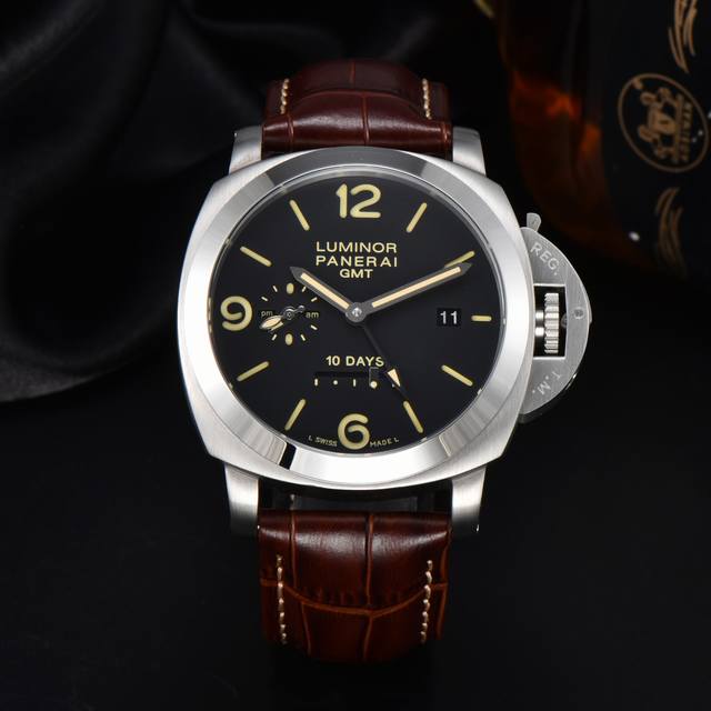 沛纳海--Panerai 类型：男士顶级腕表 机芯：有全自动上海机械机芯 表壳：316L精钢表壳 镜面：矿物强化防摔玻璃 皮带：真牛皮表带 尺寸：直径44Mm，