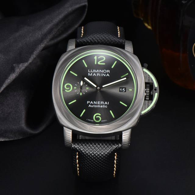 沛纳海--Panerai 类型：男士顶级腕表 机芯：有全自动上海机械机芯 表壳：316L精钢表壳 镜面：矿物强化防摔玻璃 皮带：真牛皮表带 尺寸：直径44Mm，