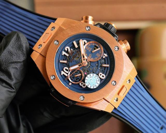 白壳 玫黑 宇舶 恒宝 Hublot 英勇无畏，拳拳出击，简称“Hub”“恒宝”，Bigbang大爆炸元素材料计时码表v2版表壳采用进口316精钢材料 设计感爆