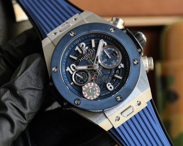 白壳 玫黑 宇舶 恒宝 Hublot 英勇无畏，拳拳出击，简称“Hub”“恒宝”，Bigbang大爆炸元素材料计时码表v2版表壳采用进口316精钢材料 设计感爆